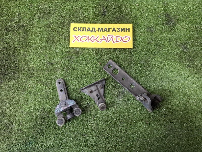 Ролик двери Toyota Hiace Regius RCH47W 3RZ-FE 04.1997 задний левый (б/у)