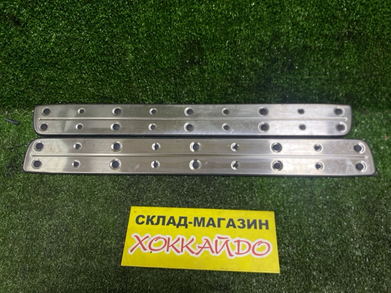 Накладка порога Toyota Altezza GXE10 1G-FE 10.1998 (б/у)