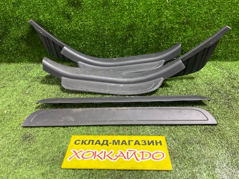 Накладка порога Toyota Corolla Fielder ZRE142G 2ZR-FE 10.2006 (б/у)