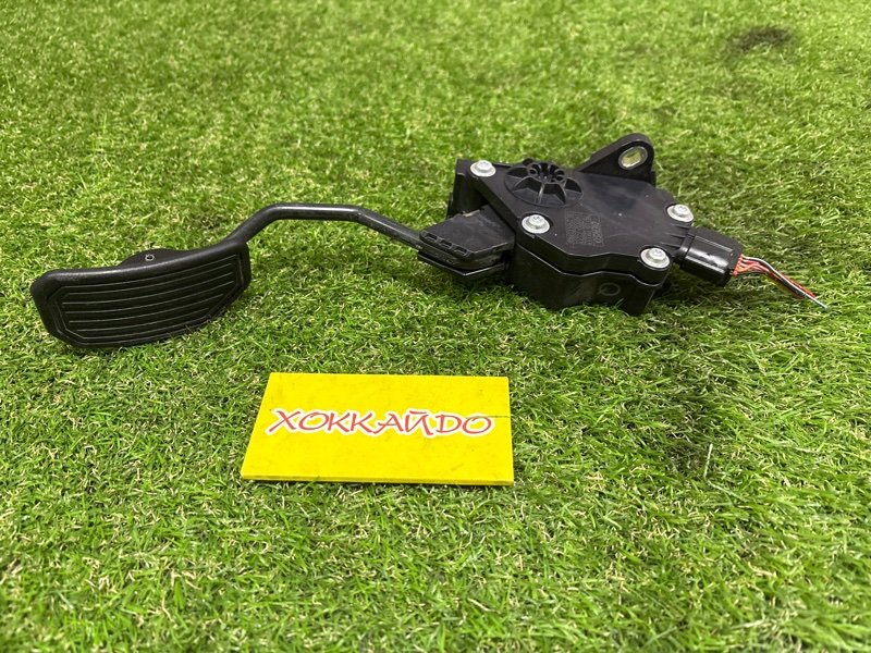 Педаль газа Toyota Corolla Fielder NZE141G 1NZ-FE 10.2006 (б/у)