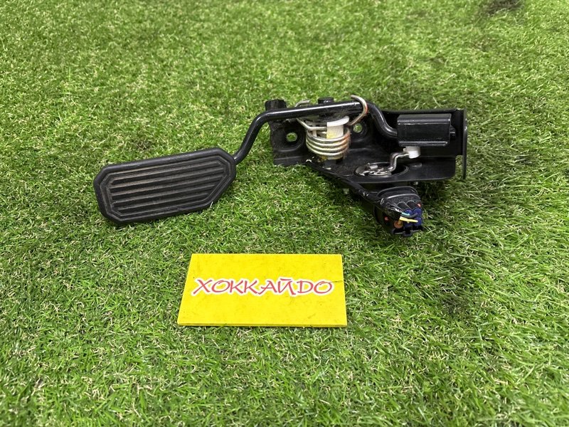 Педаль газа Toyota Avensis AZT255 1AZ-FSE 07.2006 (б/у)