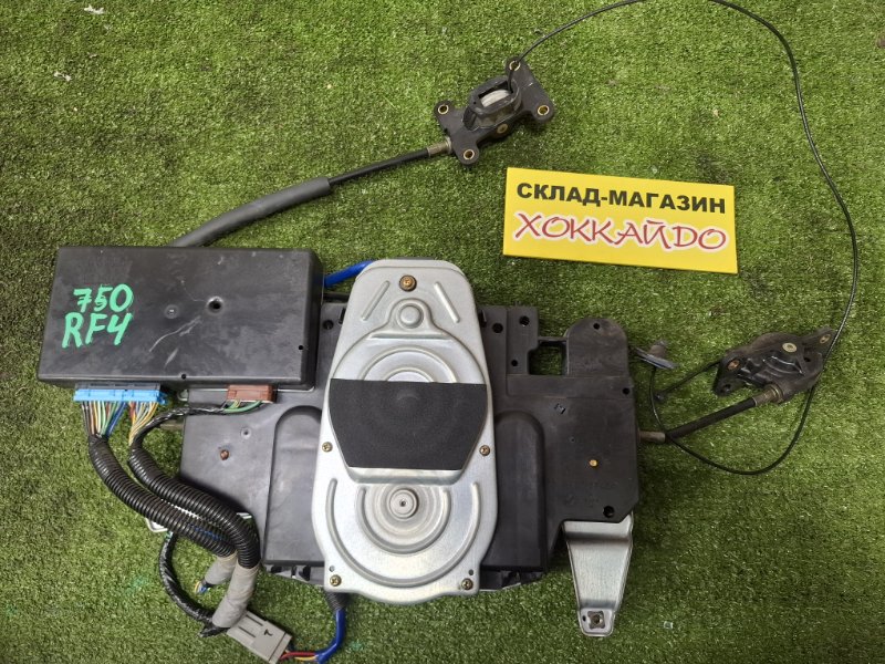 Доводчик боковой двери Honda Stepwgn RF4 K20A 04.2001 задний левый (б/у)