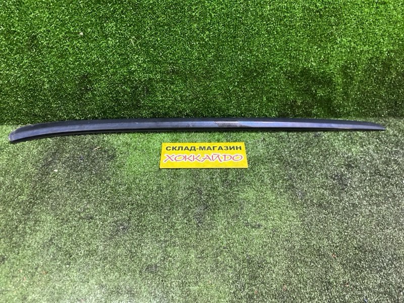 Молдинг лобового стекла Honda Stream RN1 D17A 10.2000 правый (б/у)