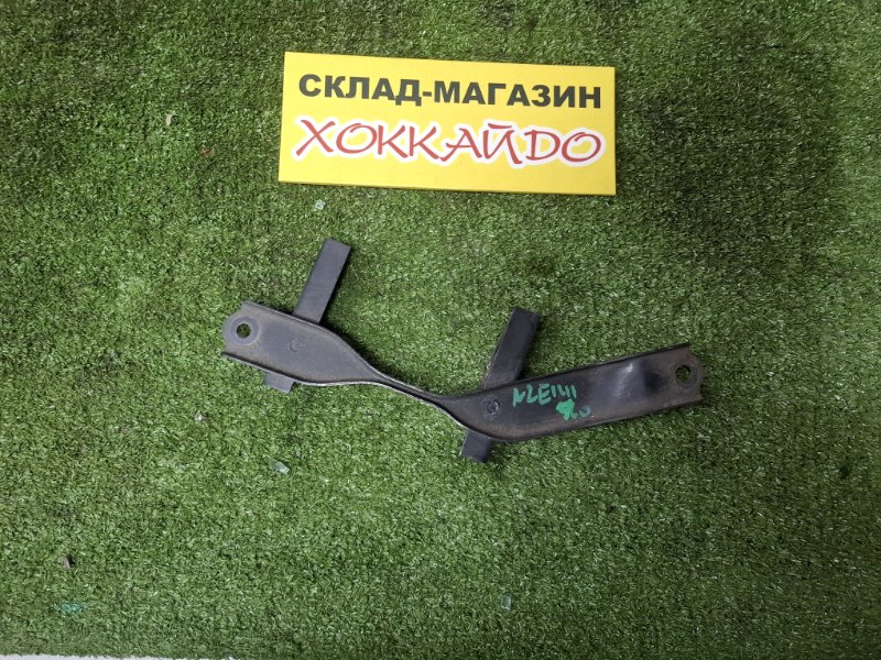 Крепление аккумулятора Toyota Corolla Fielder NZE141G 1NZ-FE 10.2006 (б/у)