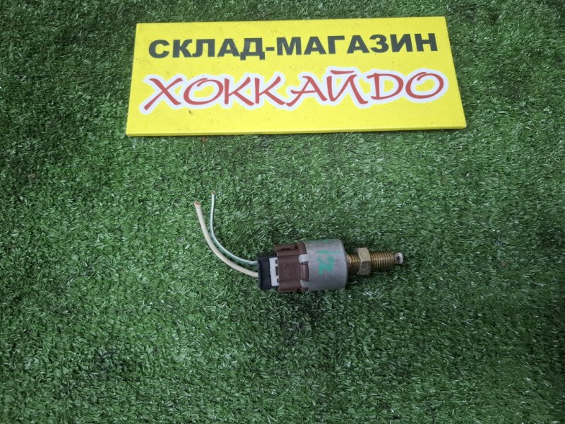 Датчик положения педали тормоза Toyota Hiace Regius RCH47W 3RZ-FE 04.1997 (б/у)