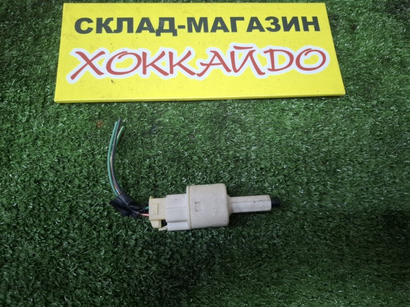 Датчик положения педали тормоза Toyota Avensis AZT255 1AZ-FSE 07.2006 (б/у)