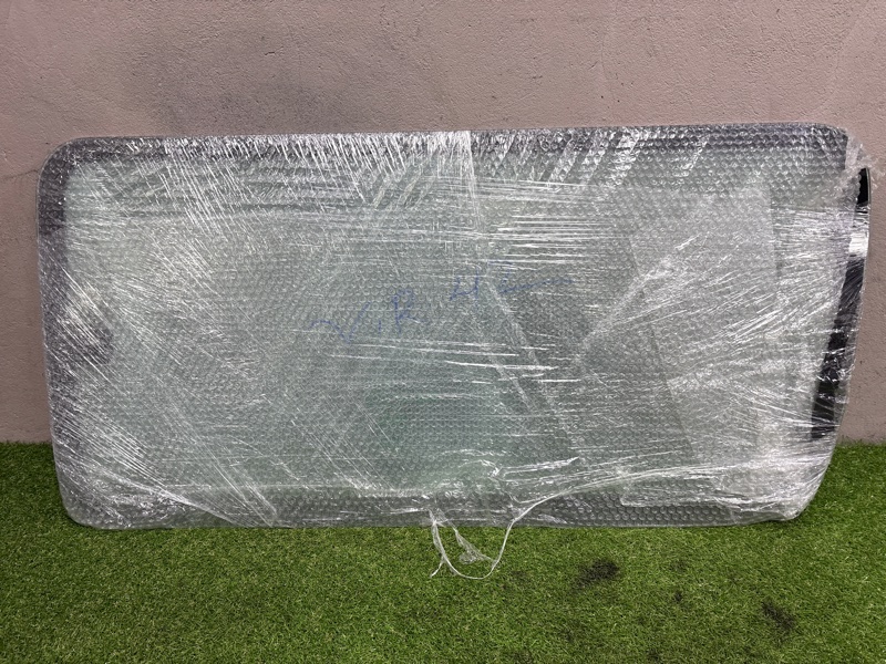 Стекло боковое Toyota Hiace Regius RCH47W 3RZ-FE 04.1997 заднее правое (б/у)