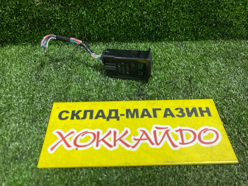 Кнопка включения противотуманных фар Toyota Premio AZT240 1AZ-FSE 12.2004 (б/у)
