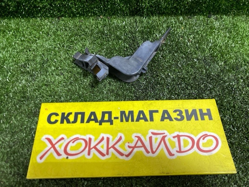 Клипса крепления фары Toyota Vitz SCP10 1SZ-FE 01.1999 левая (б/у)