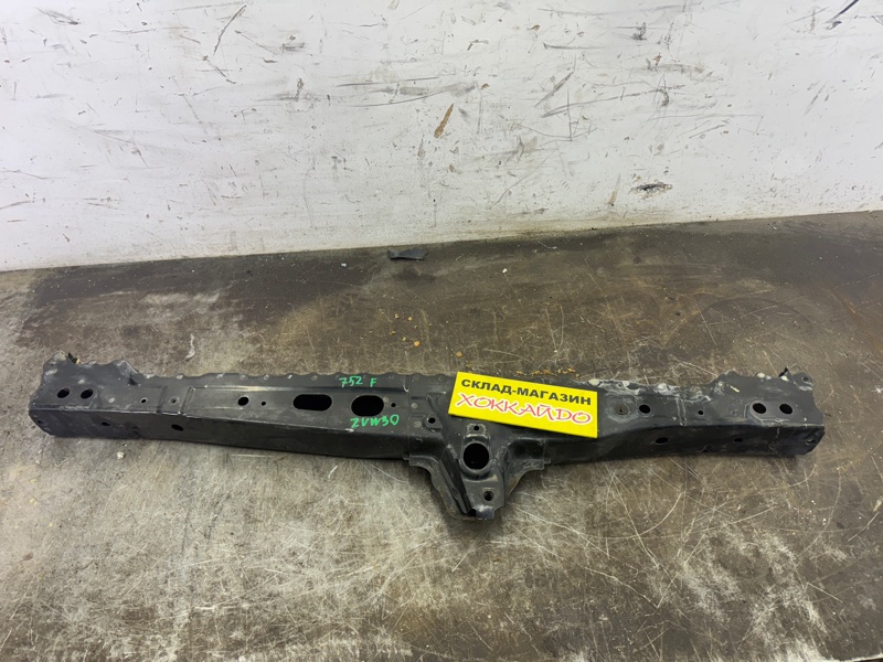Балка поперечная Toyota Prius ZVW30 2ZR-FXE 01.2009 передняя (б/у)