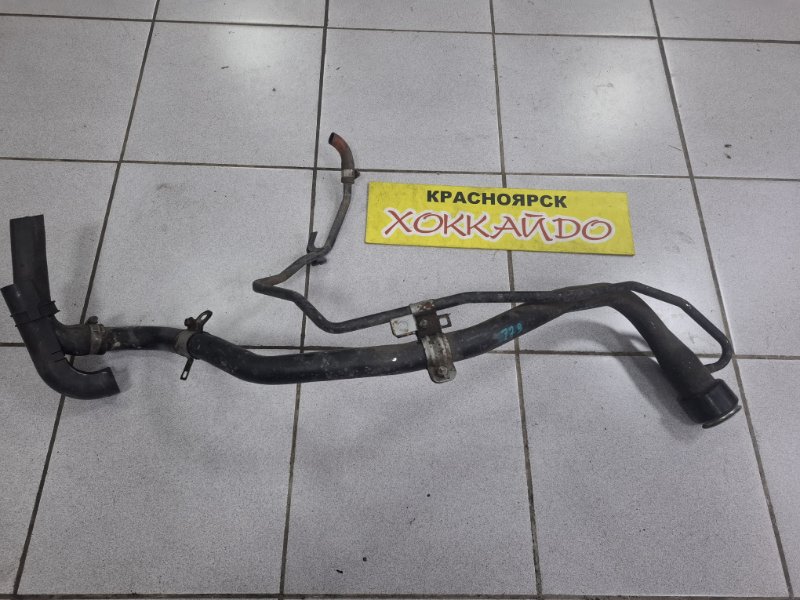 Горловина топливного бака Toyota Avensis AZT255 1AZ-FSE 07.2006 (б/у)