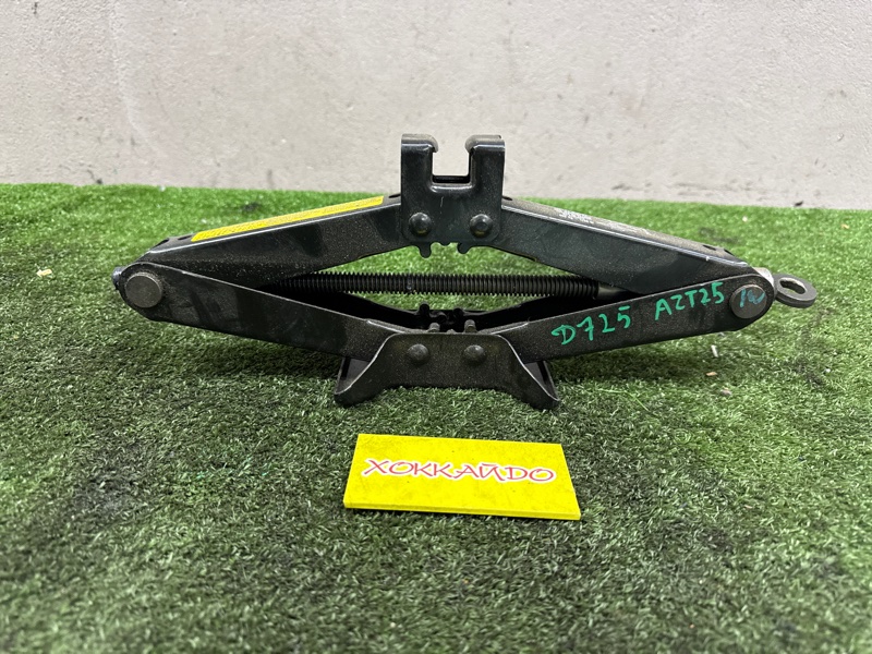 Домкрат Toyota Avensis AZT251W 2AZ-FSE 07.2006 (б/у)