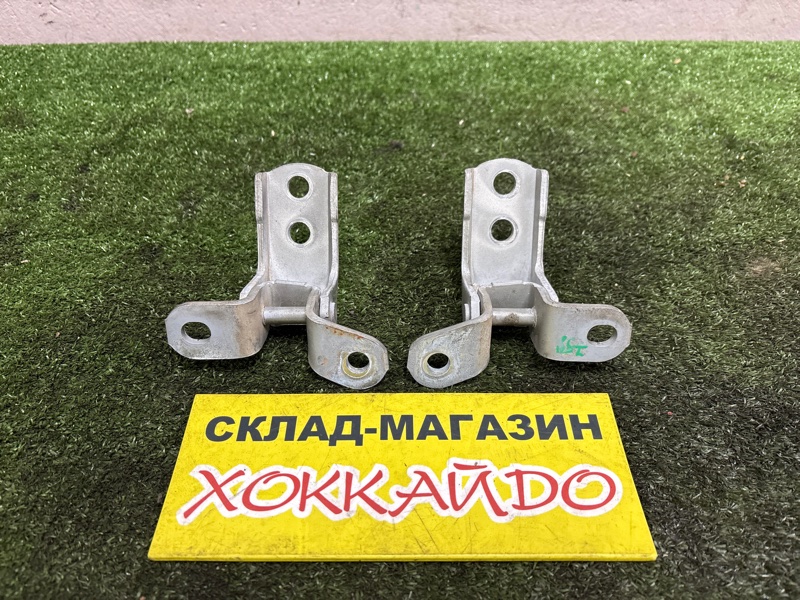 Петля двери Toyota Altezza GXE10 1G-FE 10.1998 передняя левая (б/у)