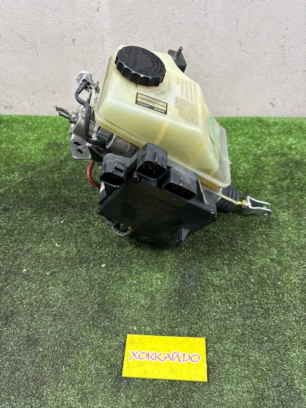 Главный тормозной цилиндр Toyota Soarer UZZ40 3UZ-FE 04.2001 (б/у)