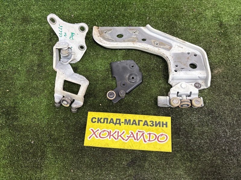 Ролик двери Nissan Serena CNC25 MR20DE 12.2007 задний левый (б/у)
