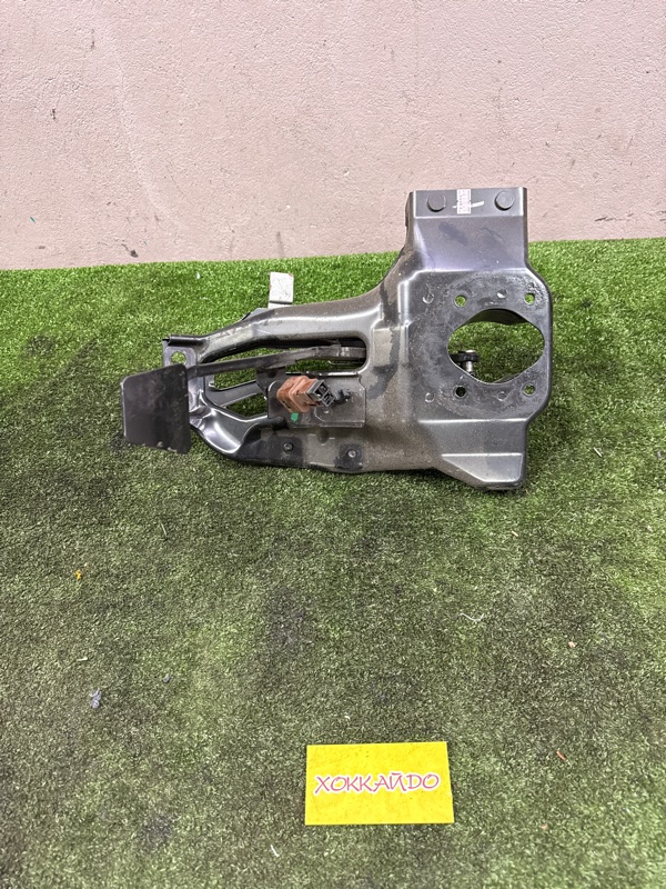 Педаль тормоза Isuzu Elf NLR85AR 4JJ1 10.2006 (б/у)