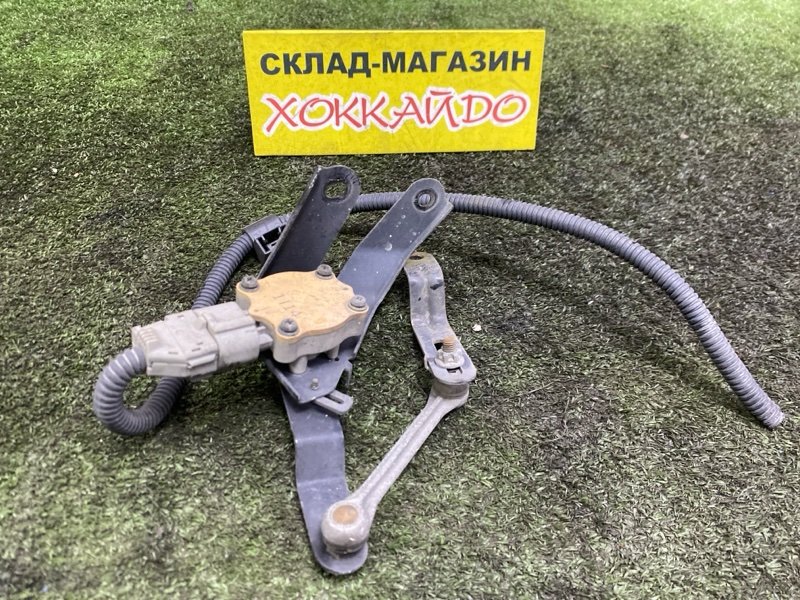 Датчик высоты дорожного просвета Toyota Soarer UZZ40 3UZ-FE 04.2001 (б/у)