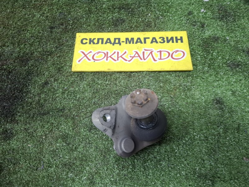 Шаровая Toyota Prius ZVW30 2ZR-FXE 12.2011 передняя правая (б/у)