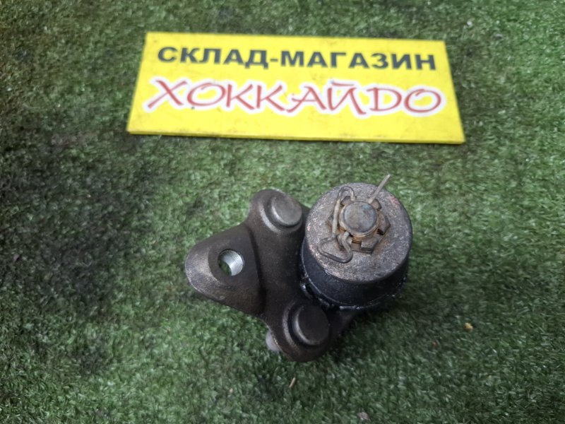 Шаровая Toyota Prius ZVW30 2ZR-FXE 01.2009 передняя правая (б/у)