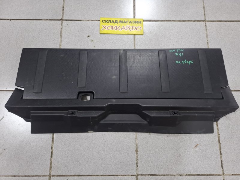 Накладка двери Mitsubishi Outlander CW5W 4B12 10.2005 задняя (б/у)