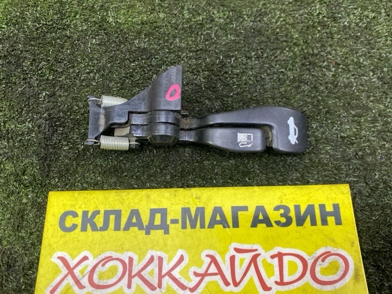 Рычаг открывания бензобака Toyota Corolla Levin AE110 4A-FE 05.1995 (б/у)