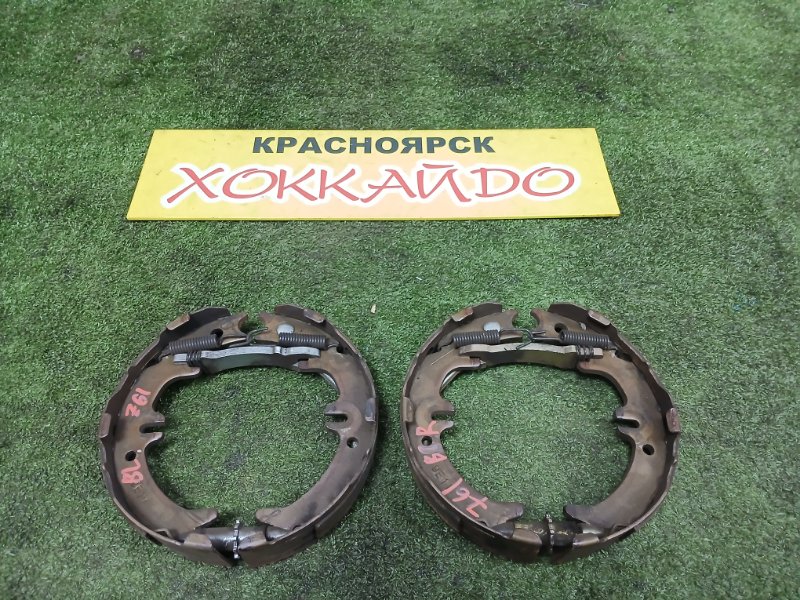 Колодки тормозные Toyota Hiace Regius RCH47W 3RZ-FE 04.1997 задние (б/у)