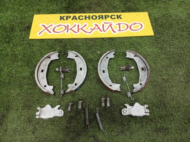 Колодки тормозные BMW 1-SERIES F20 N13B16A 10.2011 задние (б/у)