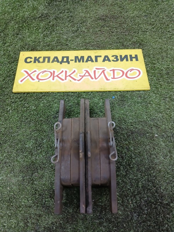 Колодки тормозные Mazda Axela BKEP LF-DE 10.2003 задние (б/у)