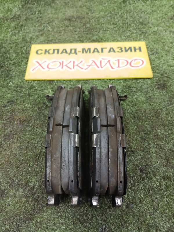 Колодки тормозные Toyota Soarer UZZ40 3UZ-FE 04.2001 передние (б/у)