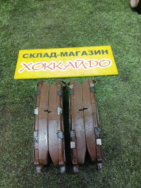 Колодки тормозные Toyota Corolla Fielder ZRE142G 2ZR-FE 10.2006 передние (б/у)