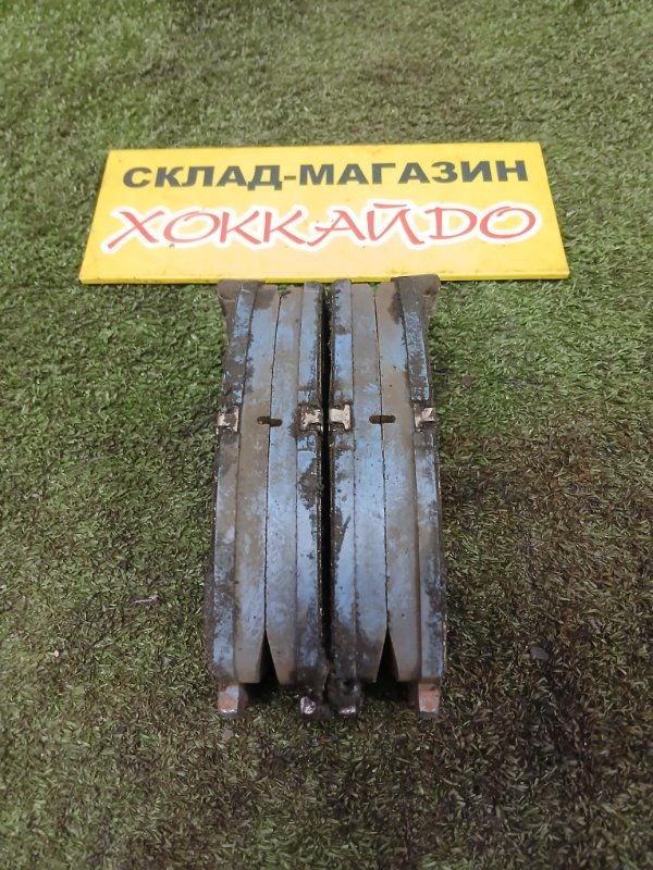 Колодки тормозные Toyota Hiace TRH214W 2TR-FE 12.2013 передние (б/у)