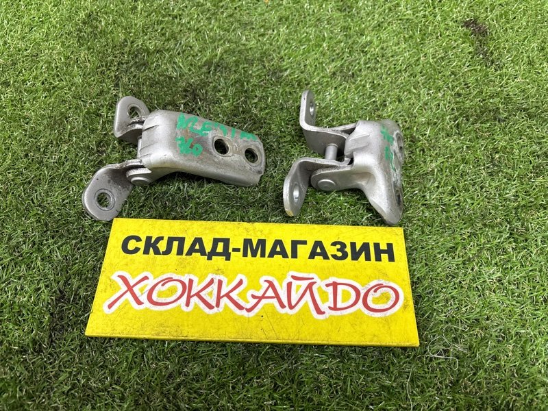 Петля двери Toyota Corolla Fielder NZE141G 1NZ-FE 10.2006 передняя правая (б/у)