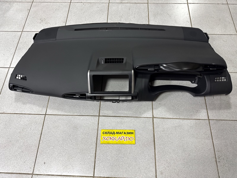 Панель передняя в салон Toyota Wish ZGE20G 2ZR-FAE 04.2012 (б/у)