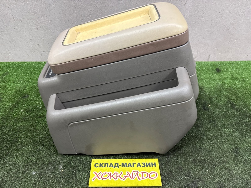 Подлокотник Toyota Grand Hiace VCH16W 5VZ-FE 08.1999 (б/у)