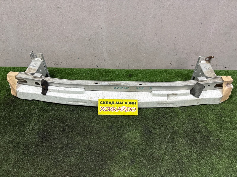 Усилитель бампера Toyota Prius ZVW30 2ZR-FXE 01.2009 передний (б/у)