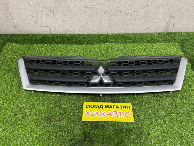 Решетка радиатора Mitsubishi Outlander CW5W 4B12 10.2005 (б/у)