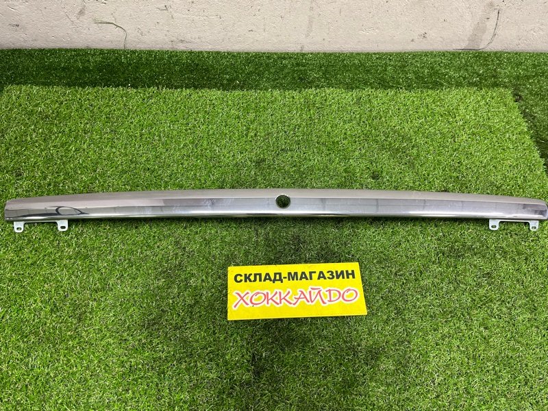 Накладка на багажник Toyota Premio NZT240 1NZ-FE 12.2001 (б/у)