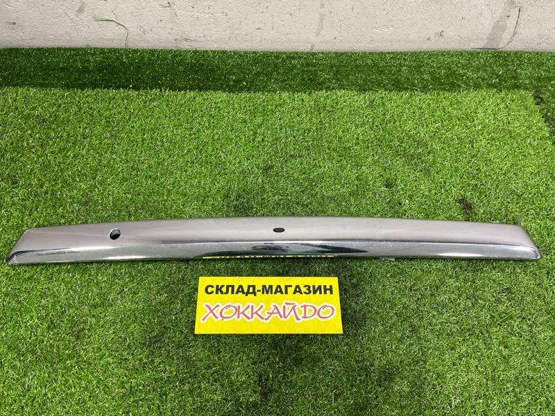 Накладка на багажник Nissan Tiida Latio SC11 HR15DE 01.2008 (б/у)