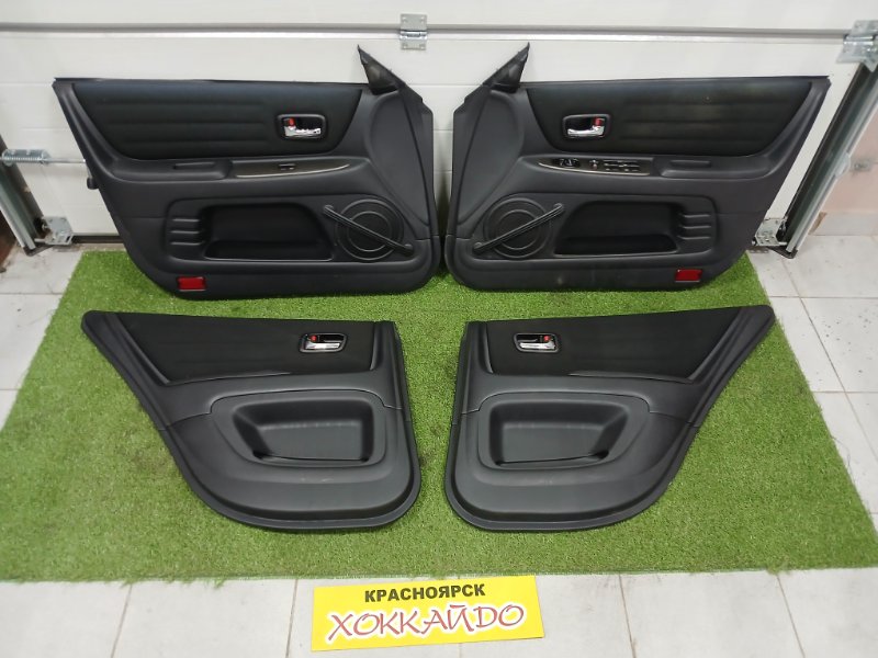 Обшивка двери Toyota Altezza GXE10 1G-FE 10.1998 (б/у)