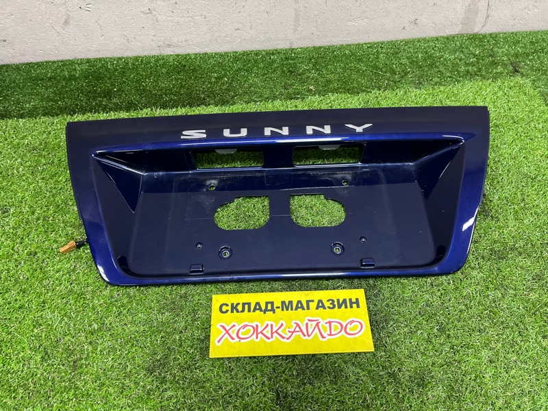 Накладка багажника Nissan Sunny FB14 GA15DE 09.1995 (б/у)