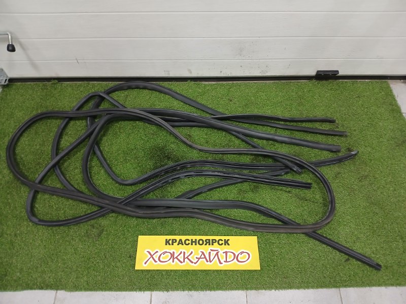 Уплотнитель Toyota Ist NCP60 2NZ-FE 05.2002 (б/у)