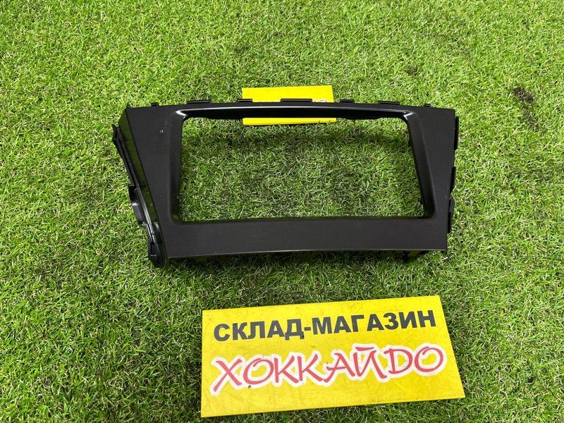 Рамка магнитофона Toyota Prius Alpha ZVW41W 2ZR-FXE 05.2011 (б/у)