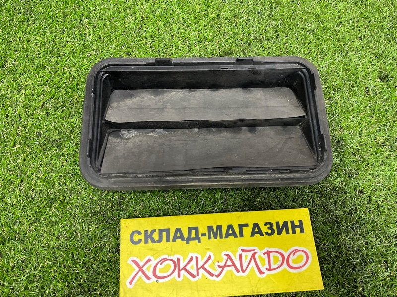 Воздуховод Toyota Wish ZGE20G 2ZR-FAE 04.2012 задний (б/у)