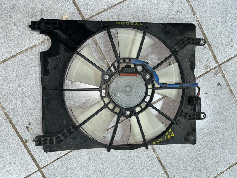 Вентилятор радиатора двигателя Honda Stepwgn RK1 R20A 2010 правый (б/у)