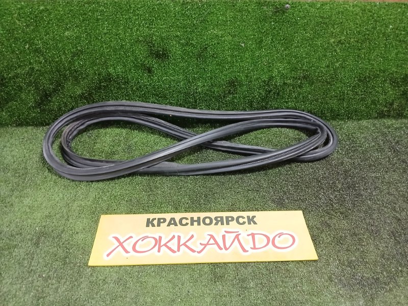 Уплотнитель Toyota Prius Alpha ZVW41W 2ZR-FXE 05.2011 задний (б/у)