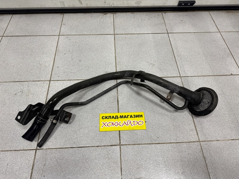 Горловина топливного бака Nissan Sunny FB14 GA15DE 09.1995 (б/у)