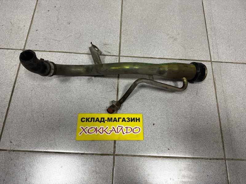 Горловина топливного бака Toyota Grand Hiace VCH16W 5VZ-FE 08.1999 (б/у)