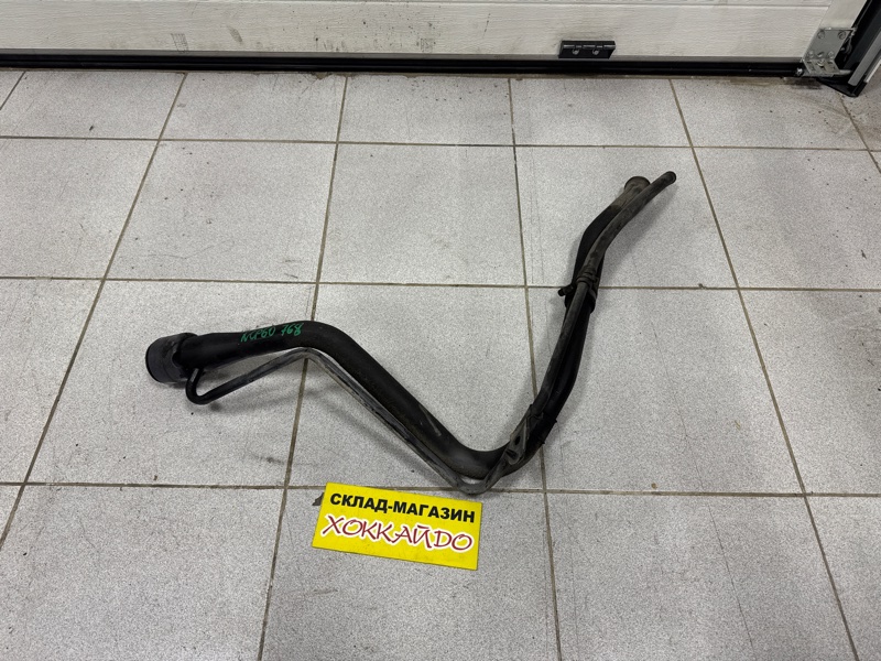 Горловина топливного бака Toyota Ist NCP60 2NZ-FE 05.2002 (б/у)