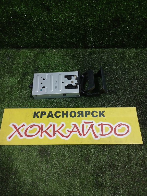 Подстаканник Honda Stream RN1 D17A 10.2000 (б/у)