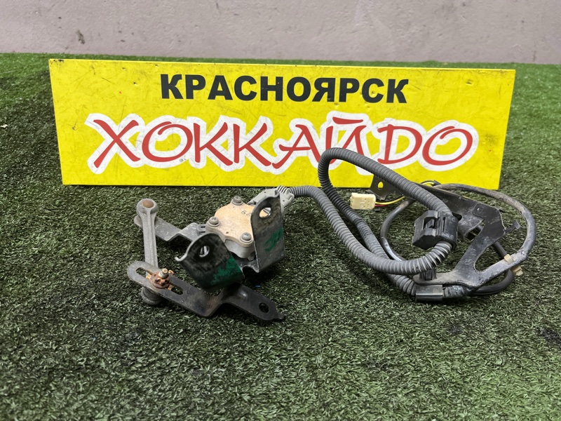 Датчик высоты дорожного просвета Lexus SC430 UZZ40 3UZ-FE 07.2005 задний (б/у)